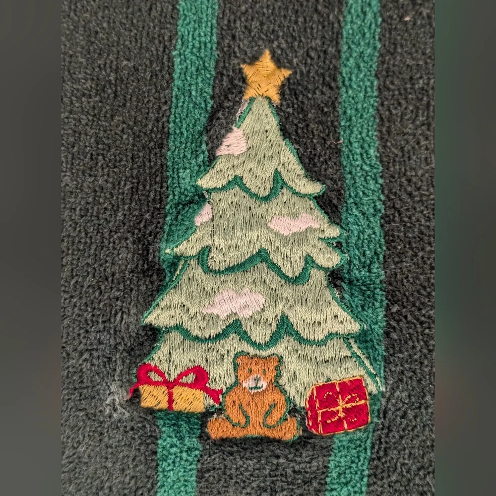 Vtg Linens N Things Christmas Towel Set Bath Hand Towels Velour USA Embroidered